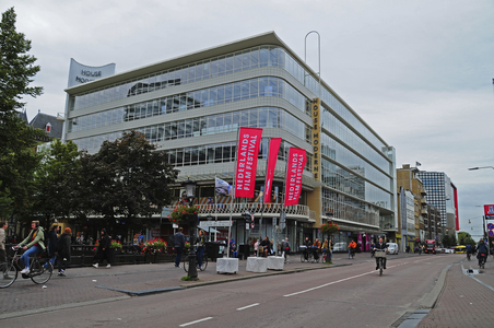 900355 Gezicht op het winkelpand House Modernes (voormalige warenhuis Galeries Modernes annex winkelcentrum De Blauwe ...